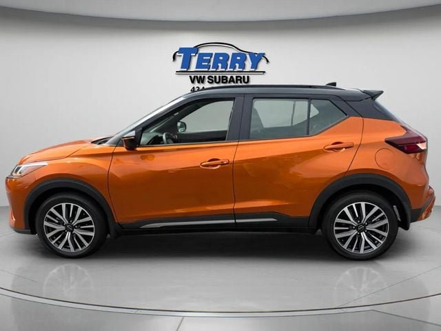 Used 2023 Nissan Kicks SR FWD image 3