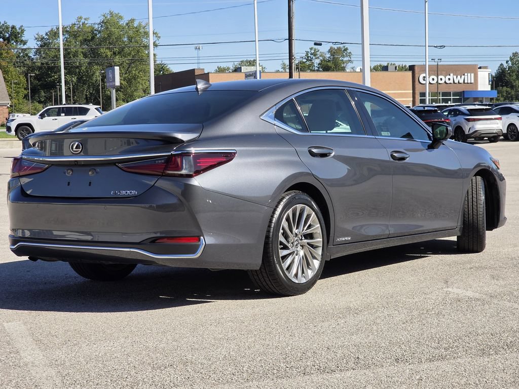 Certified 2022 Lexus ES 300h Ultra Luxury w/ Accessory Package 2 FWD image 11
