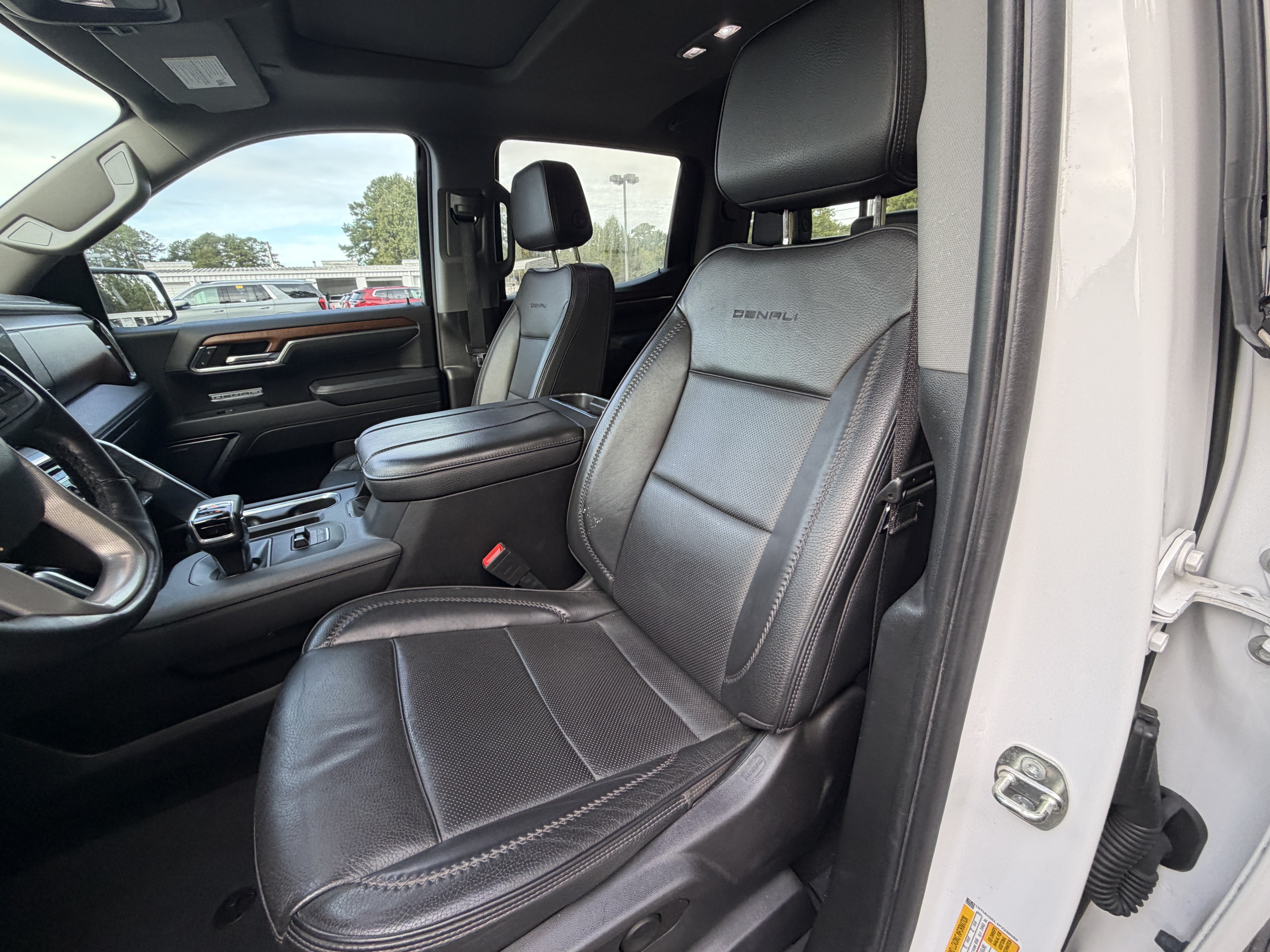 Used 2023 GMC Sierra 1500 Denali w/ Denali Reserve Package AWD/4WD image 7