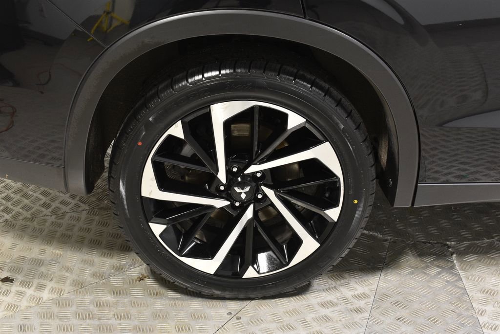 Used 2024 Mitsubishi Outlander SE Black Edition image 38
