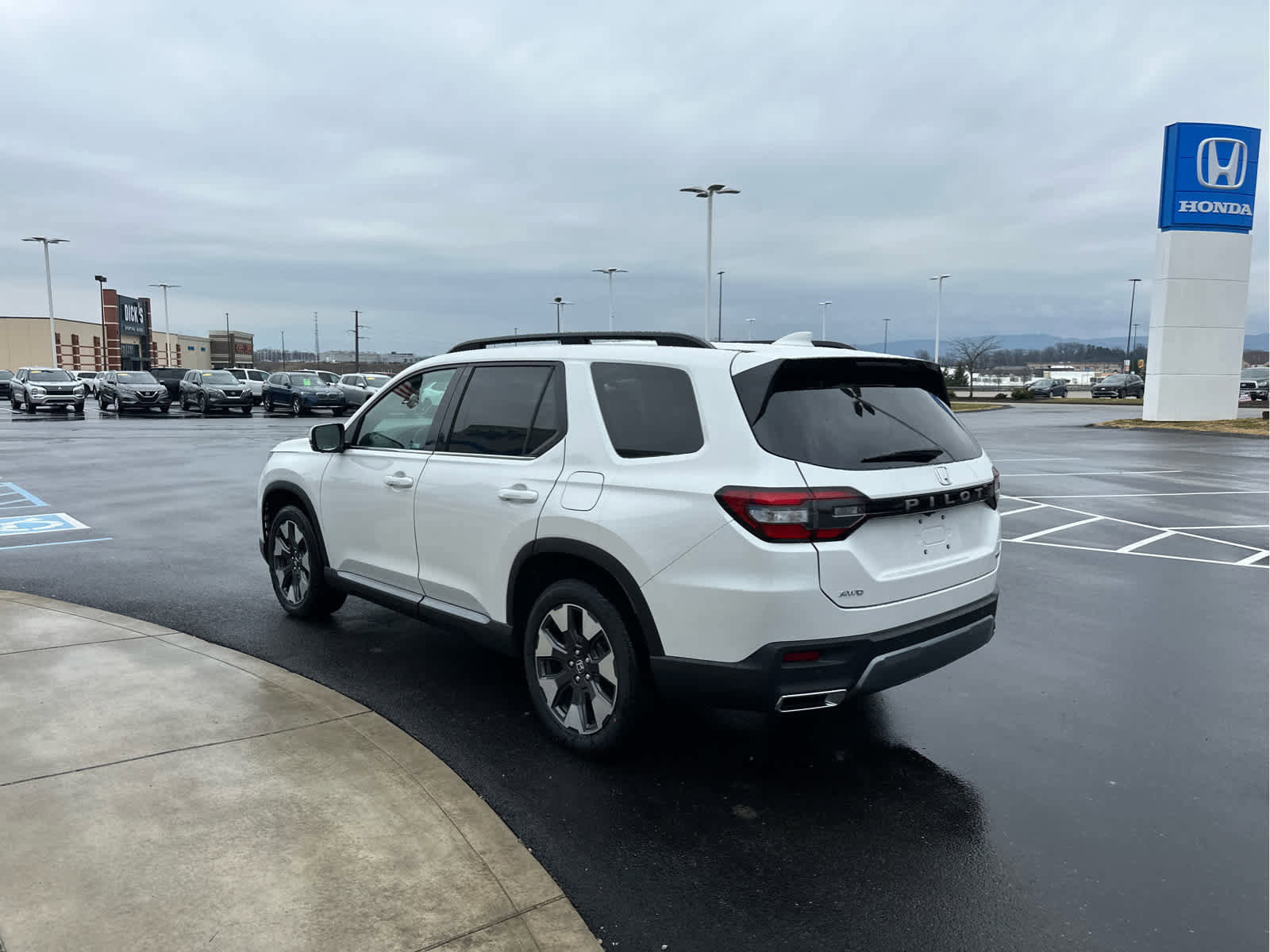 New 2026 Honda Pilot Touring image 6