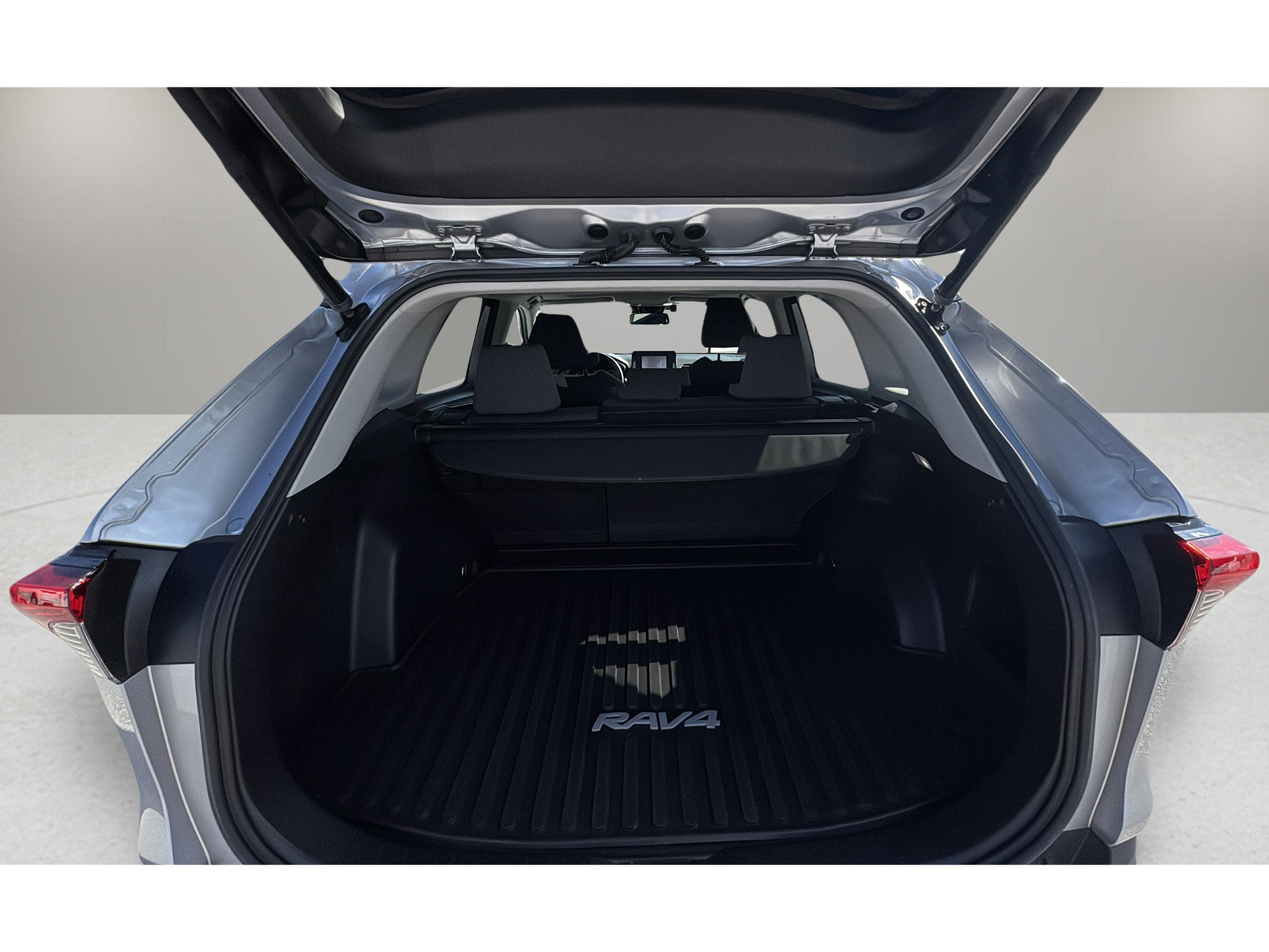 Used 2022 Toyota RAV4 XLE w/ Convenience Package image 15