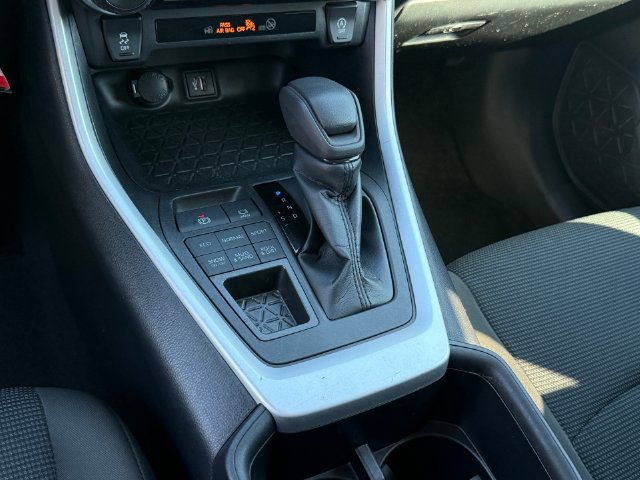Used 2023 Toyota RAV4 LE AWD/4WD image 19