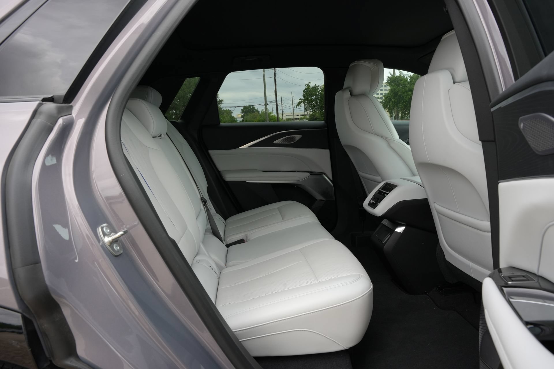 Certified 2024 Cadillac Lyriq Luxury AWD/4WD image 23