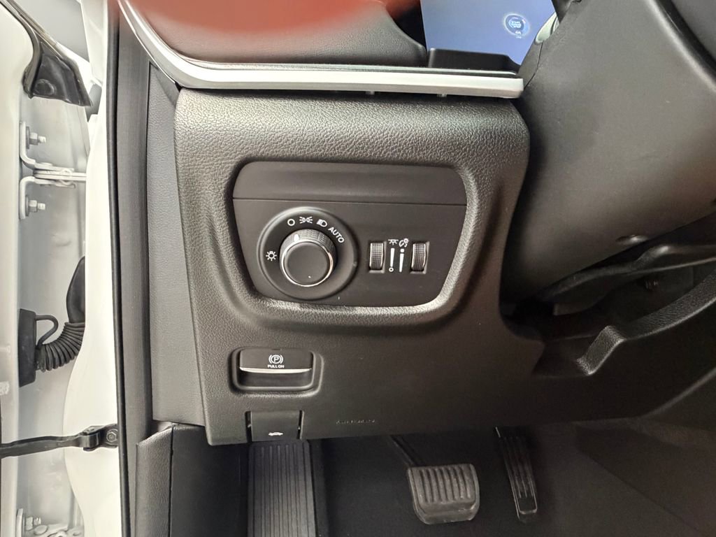Certified 2023 Jeep Grand Cherokee Altitude AWD/4WD image 26
