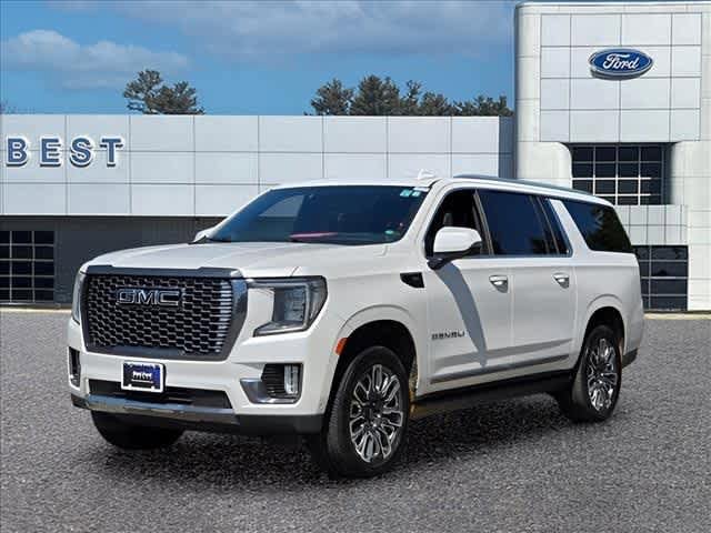 Used 2023 GMC Yukon XL Denali Ultimate AWD/4WD image 3