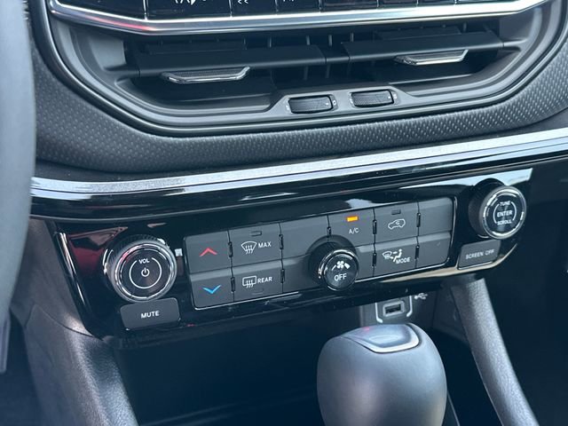 New 2026 Jeep Compass Latitude image 18