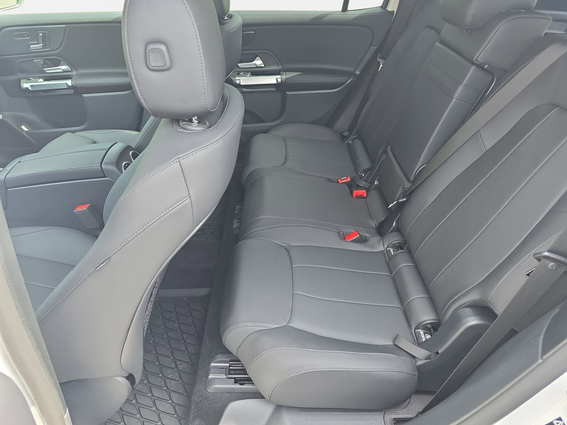 Used 2025 Mercedes-Benz GLB 250 image 14