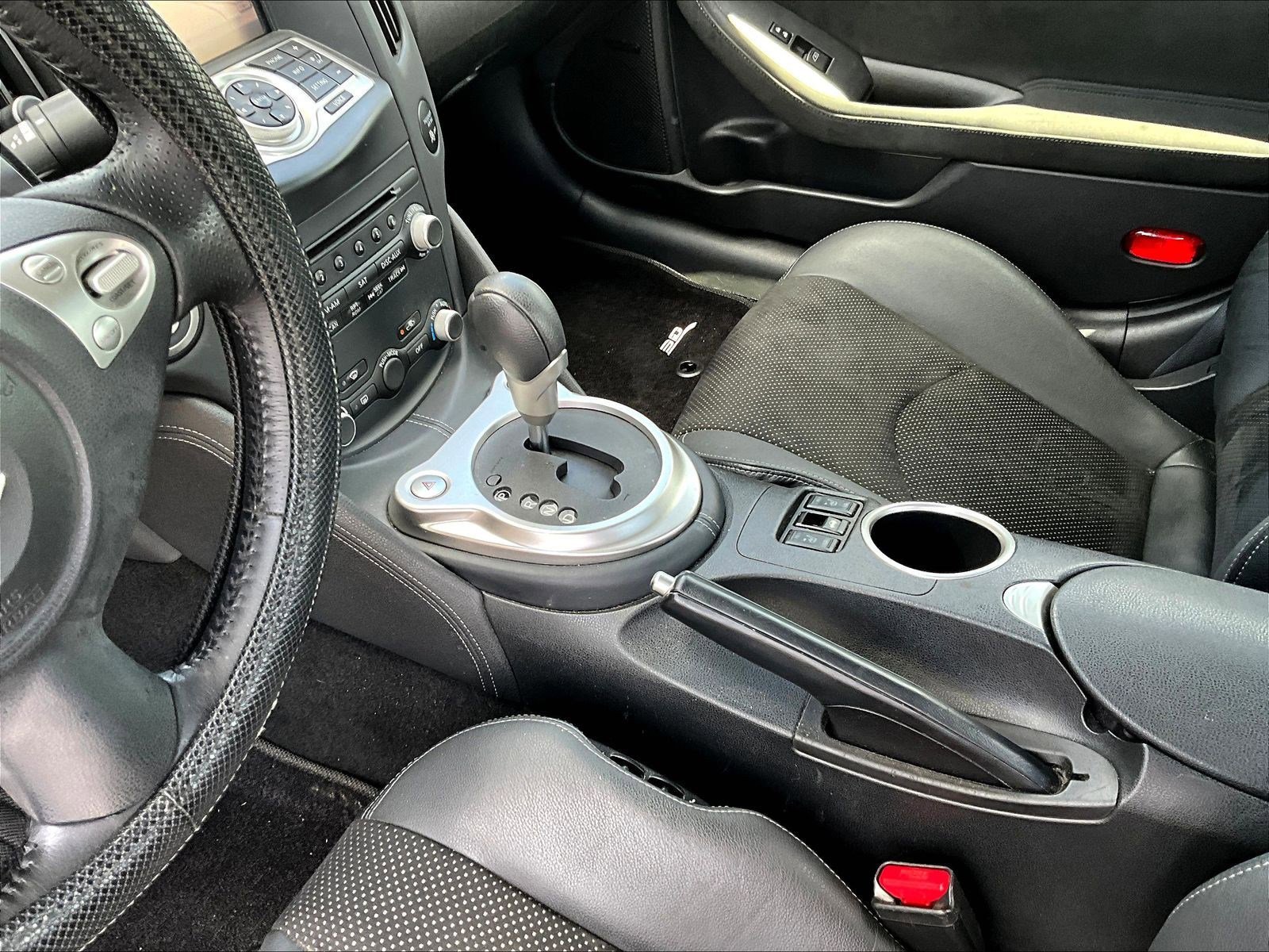 Used 2018 Nissan 370Z Touring RWD image 14