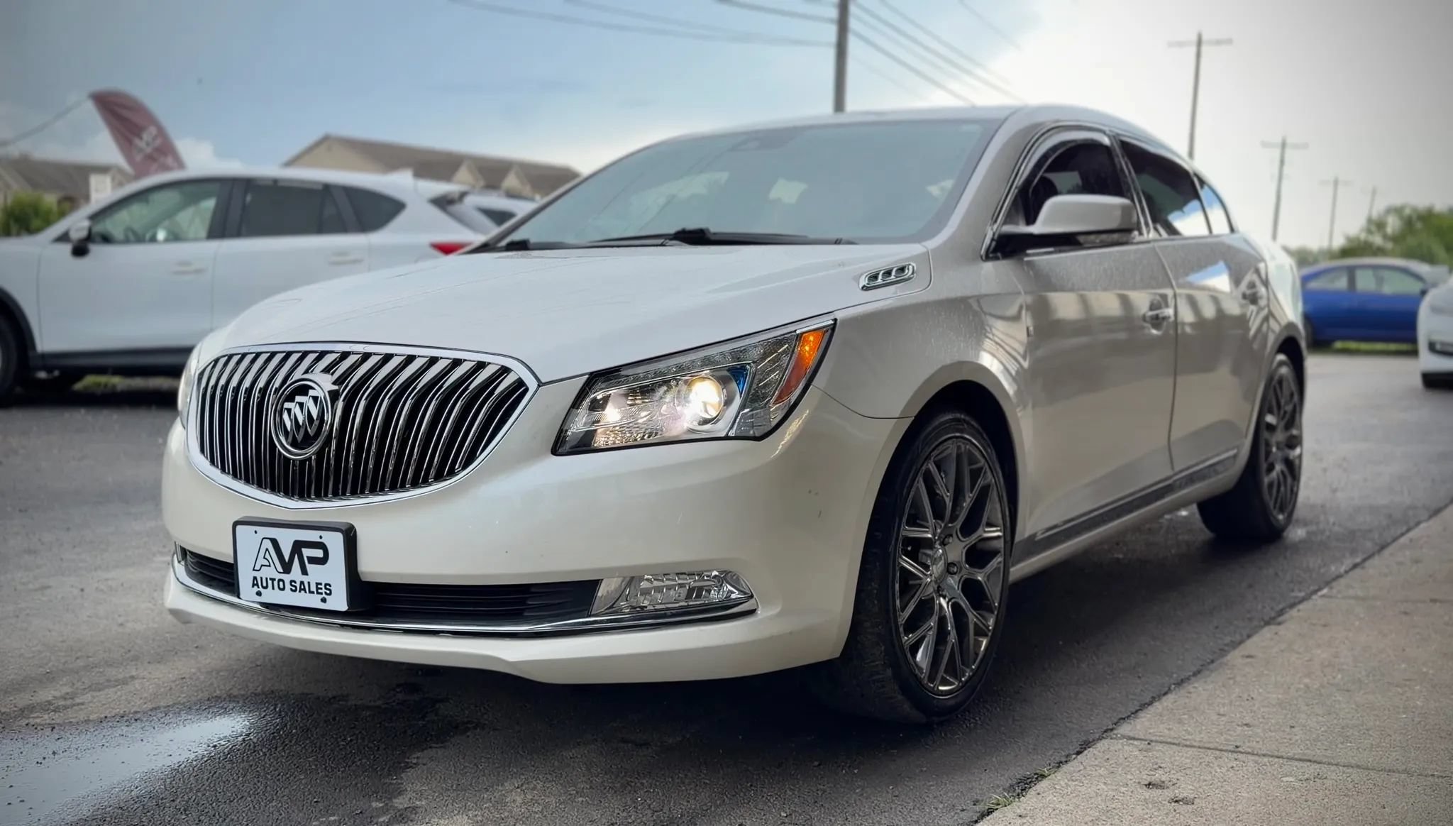Used 2014 Buick LaCrosse Premium w/ Driver Confidence Package FWD image 4