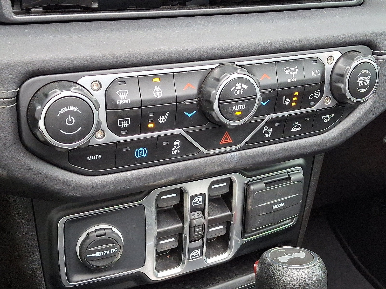 Certified 2025 Jeep Wrangler Unlimited Sahara w/ Safety Group AWD/4WD image 16