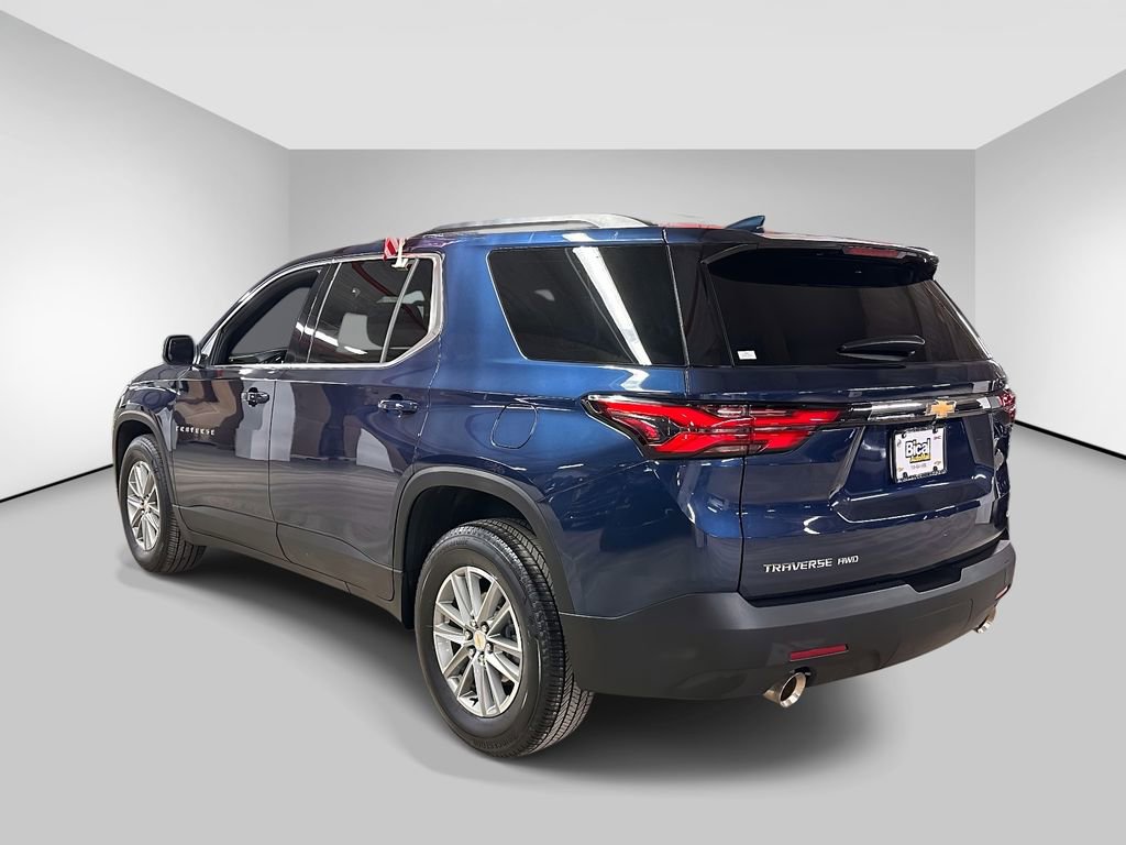 Used 2023 Chevrolet Traverse LT image 3