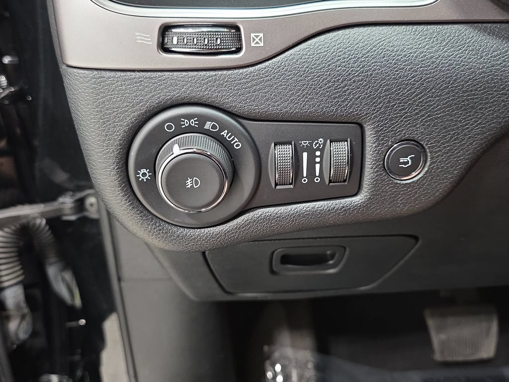 Used 2022 Jeep Cherokee Latitude Lux AWD/4WD image 26