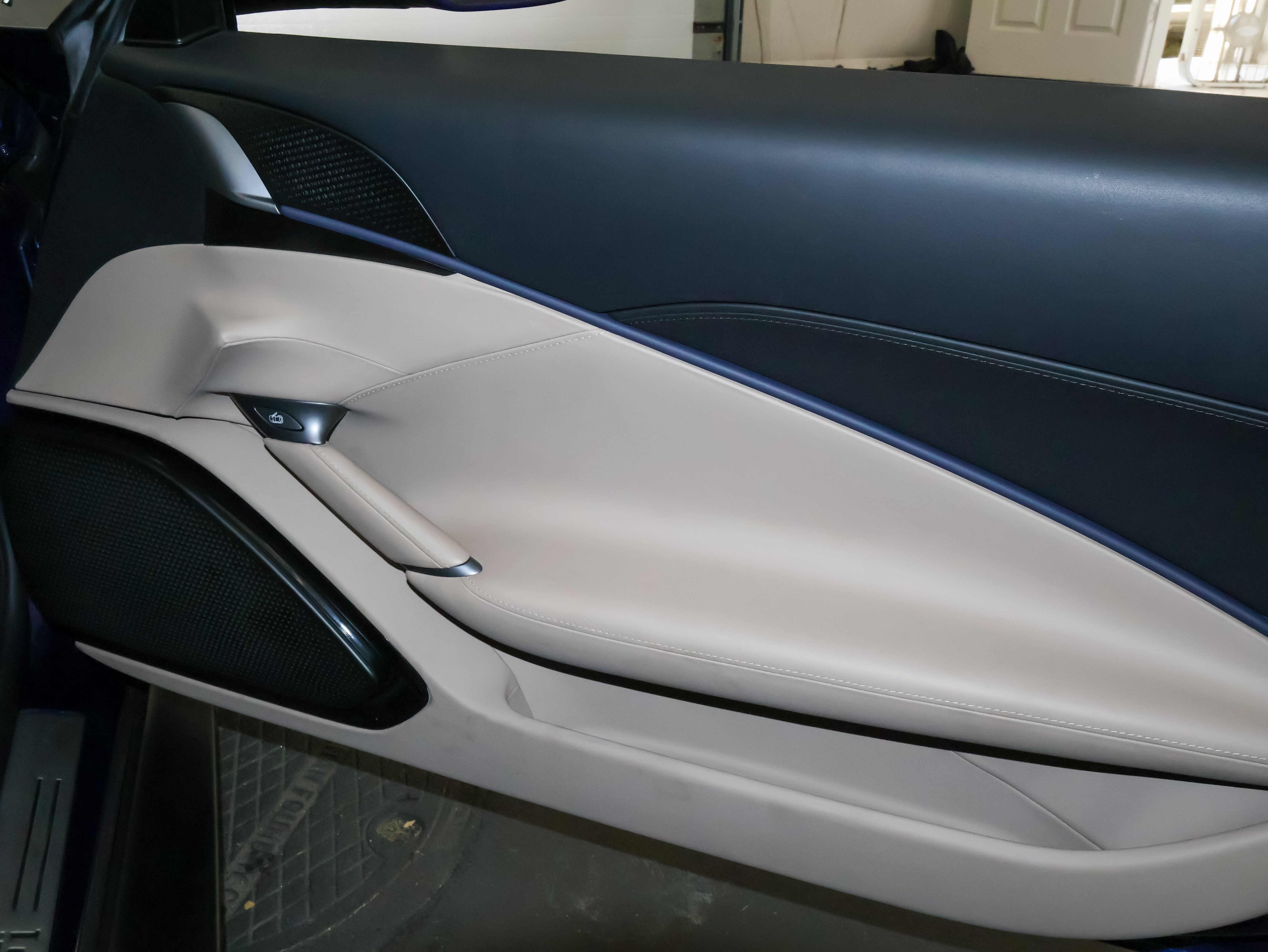 Used 2021 Ferrari Roma RWD image 50