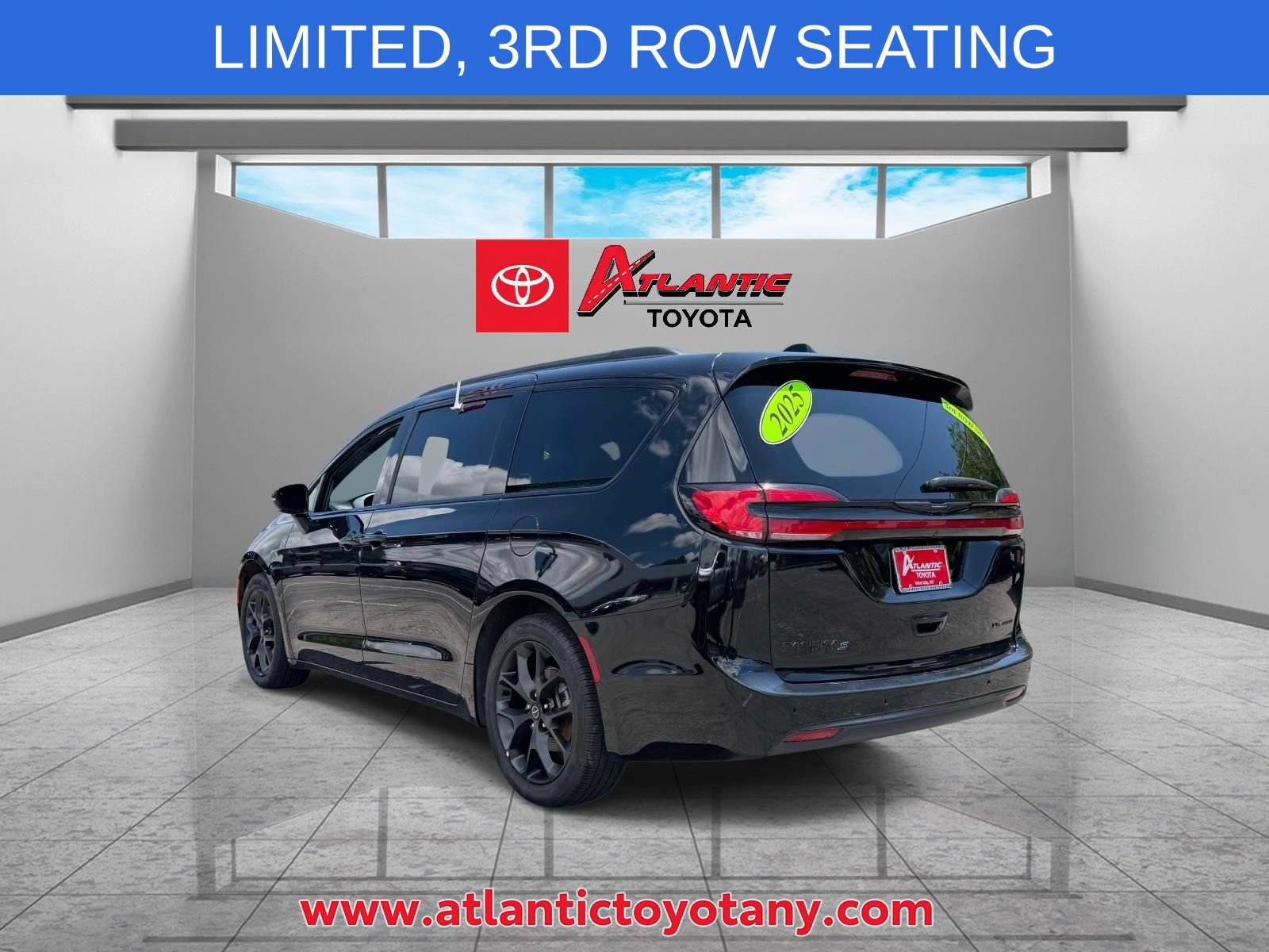 Used 2025 Chrysler Pacifica Limited FWD image 6