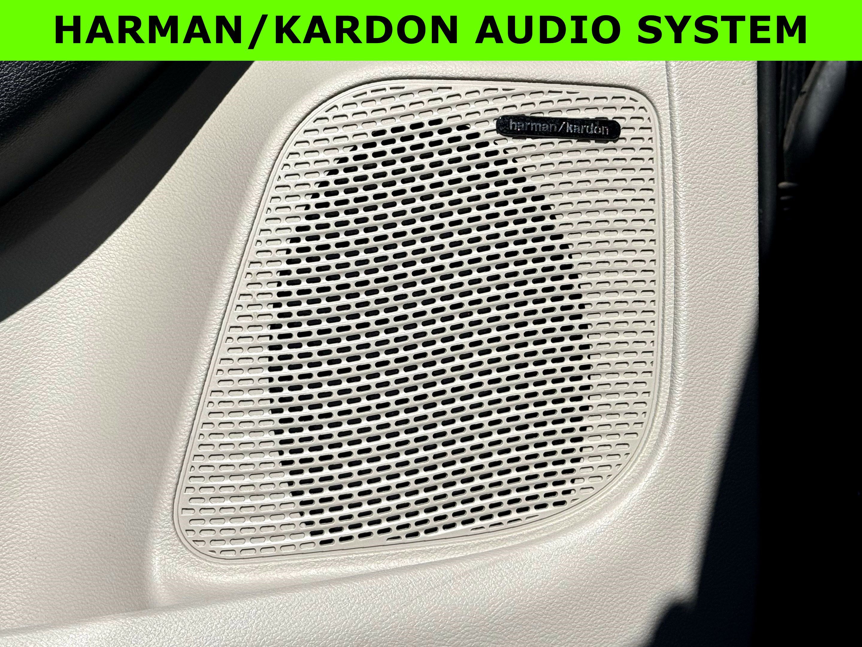 Used 2023 Chrysler Pacifica Limited w/ Uconnect Theater Family Group image 16