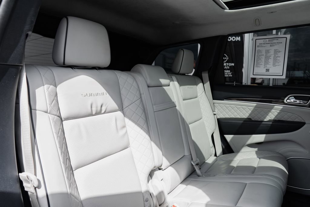 Used 2020 Jeep Grand Cherokee Summit AWD/4WD image 27