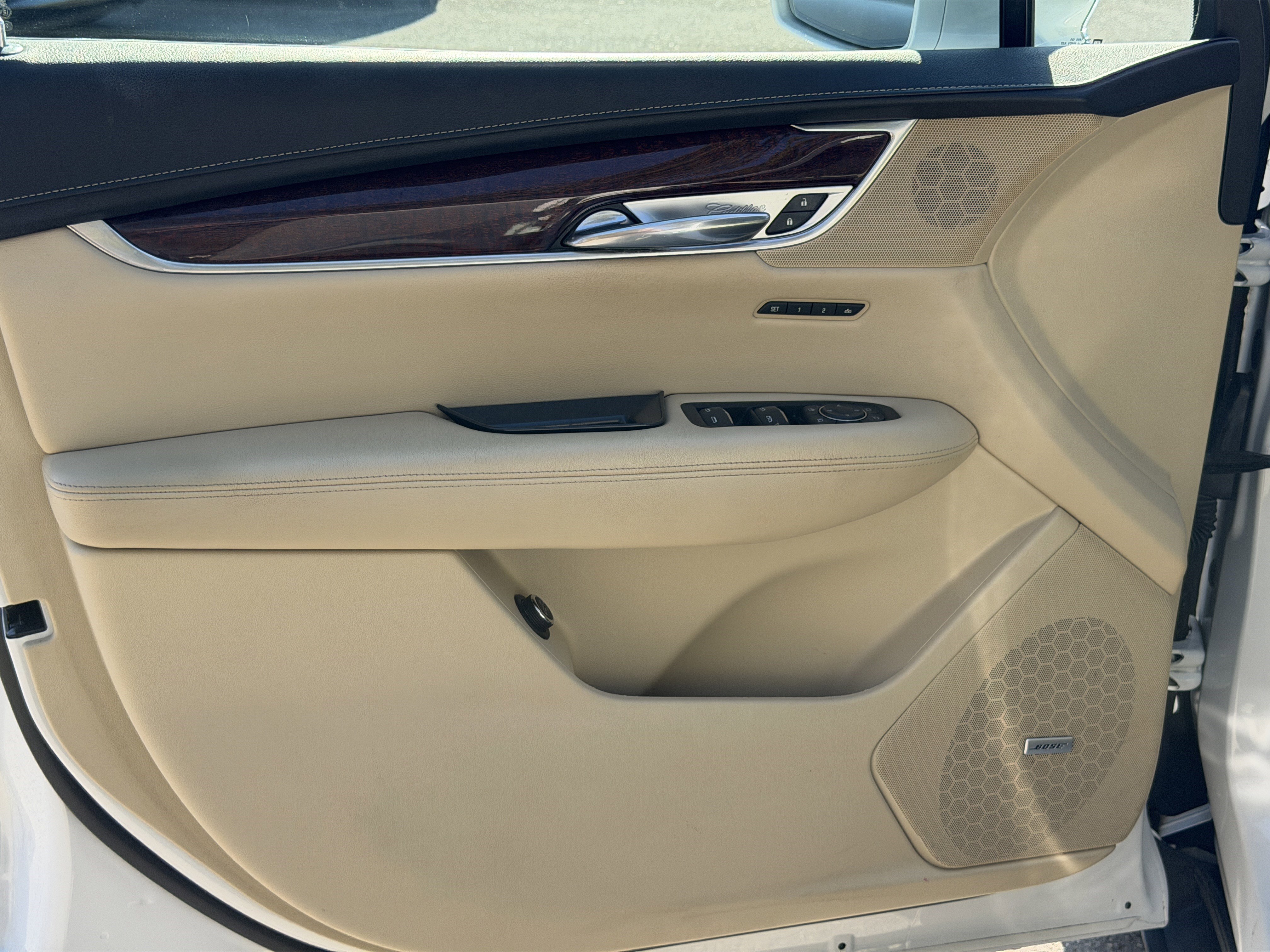 Used 2017 Cadillac XT5 Luxury w/ LPO, Wheel Lock Package image 14