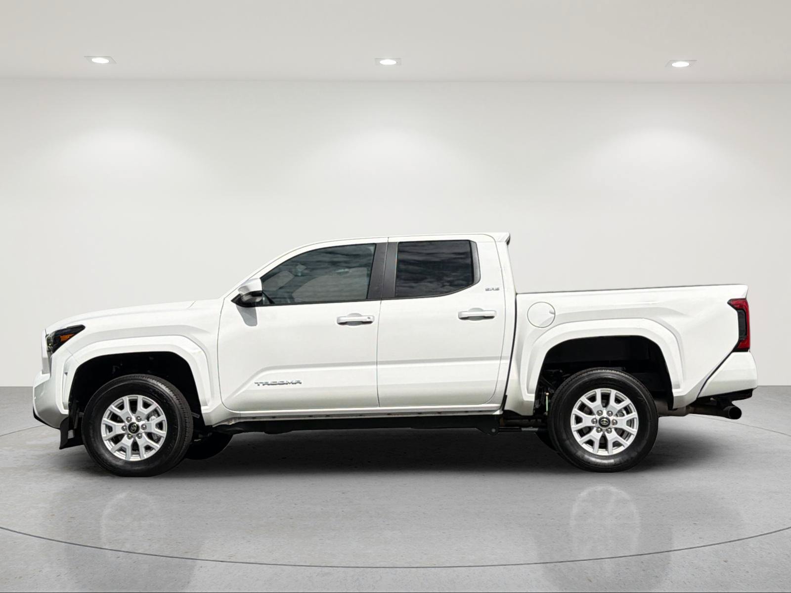 Used 2026 Toyota Tacoma SR5 AWD/4WD image 2