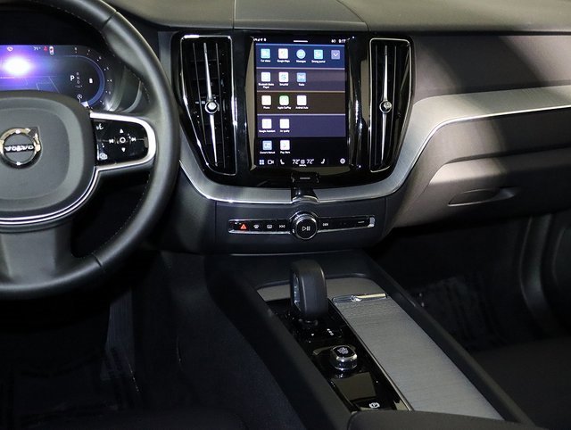 Used 2025 Volvo XC60 B5 Plus image 15
