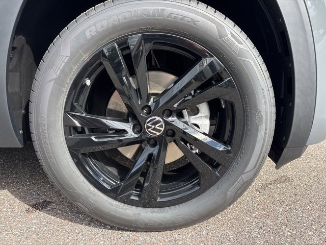 New 2026 Volkswagen Atlas Cross Sport SEL R-Line image 9