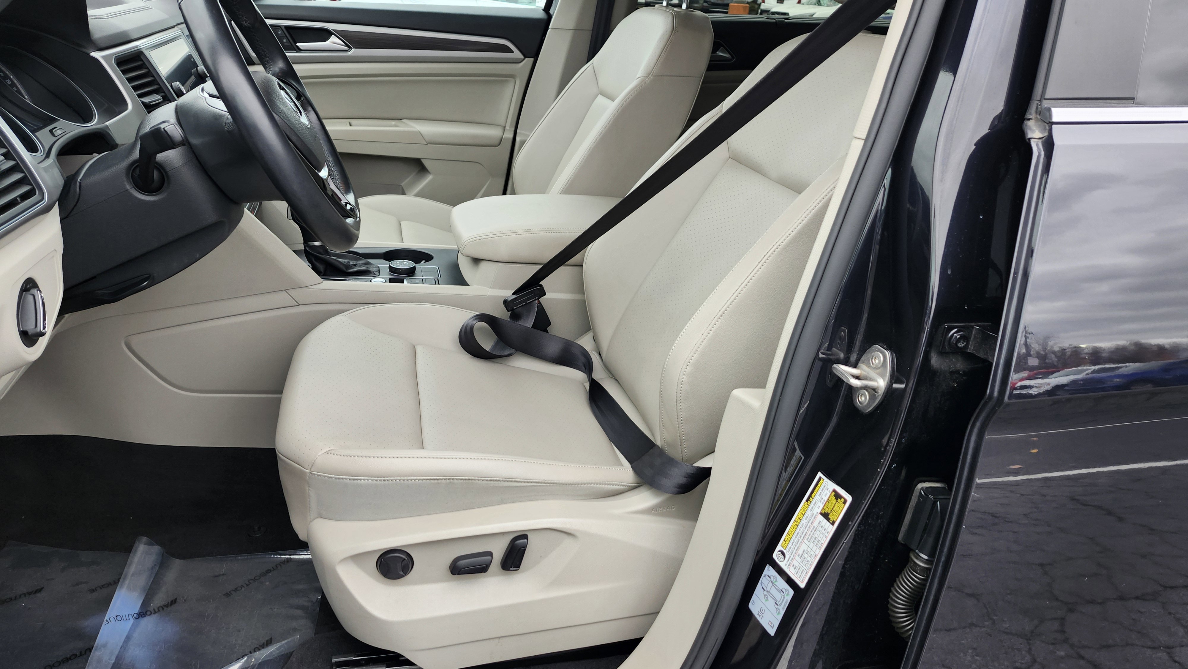 Used 2018 Volkswagen Atlas SE image 19