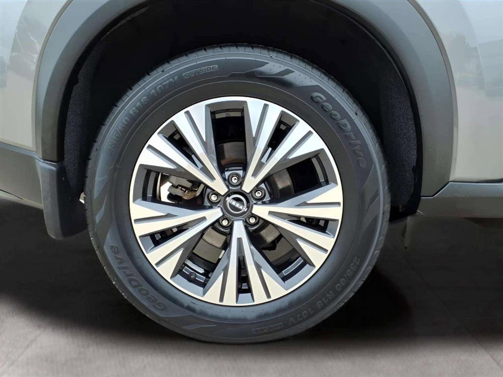 Used 2023 Nissan Rogue SV image 19