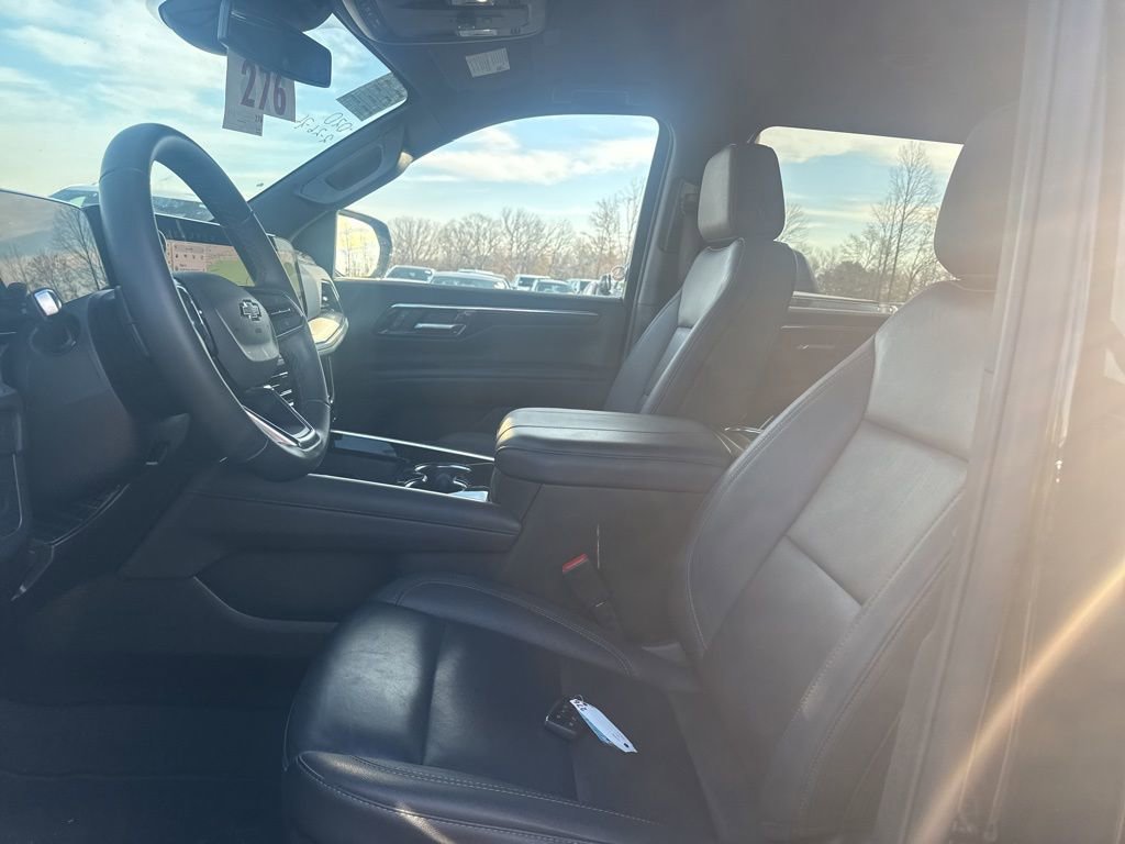 Used 2025 Chevrolet Suburban Z71 image 5