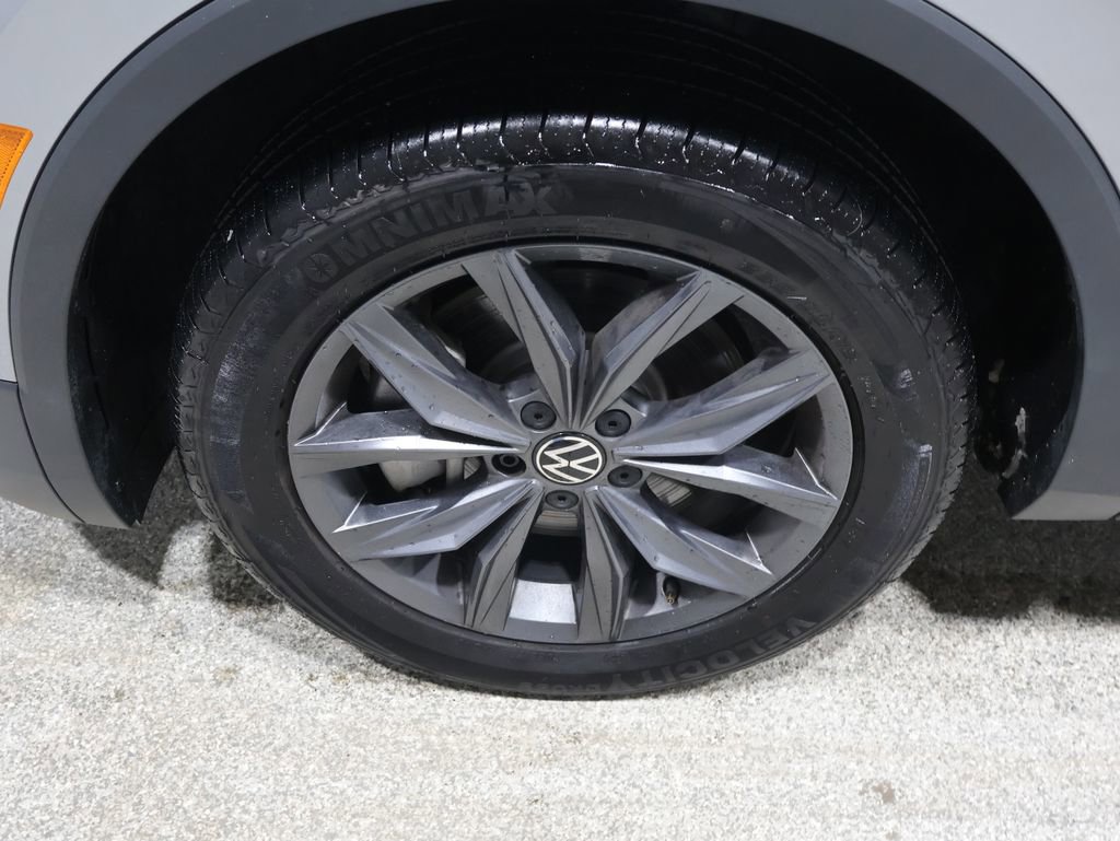 Used 2024 Volkswagen Tiguan SE image 8