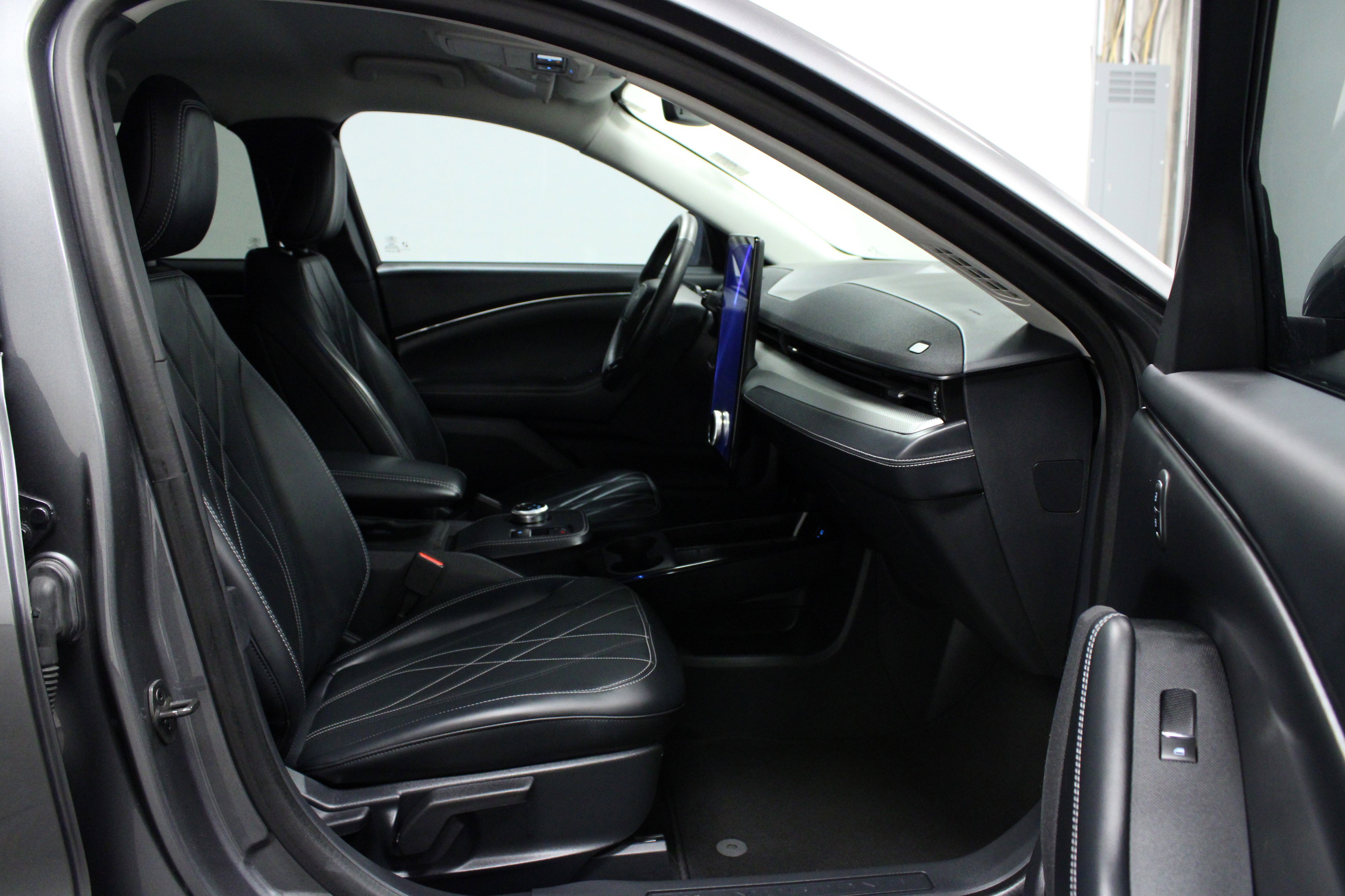 Used 2021 Ford Mustang Mach-E Select image 16