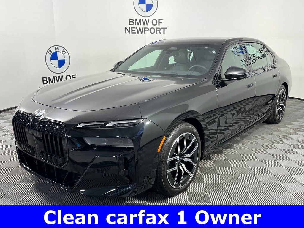 Used 2025 BMW 760i xDrive w/ Premium Package image 3
