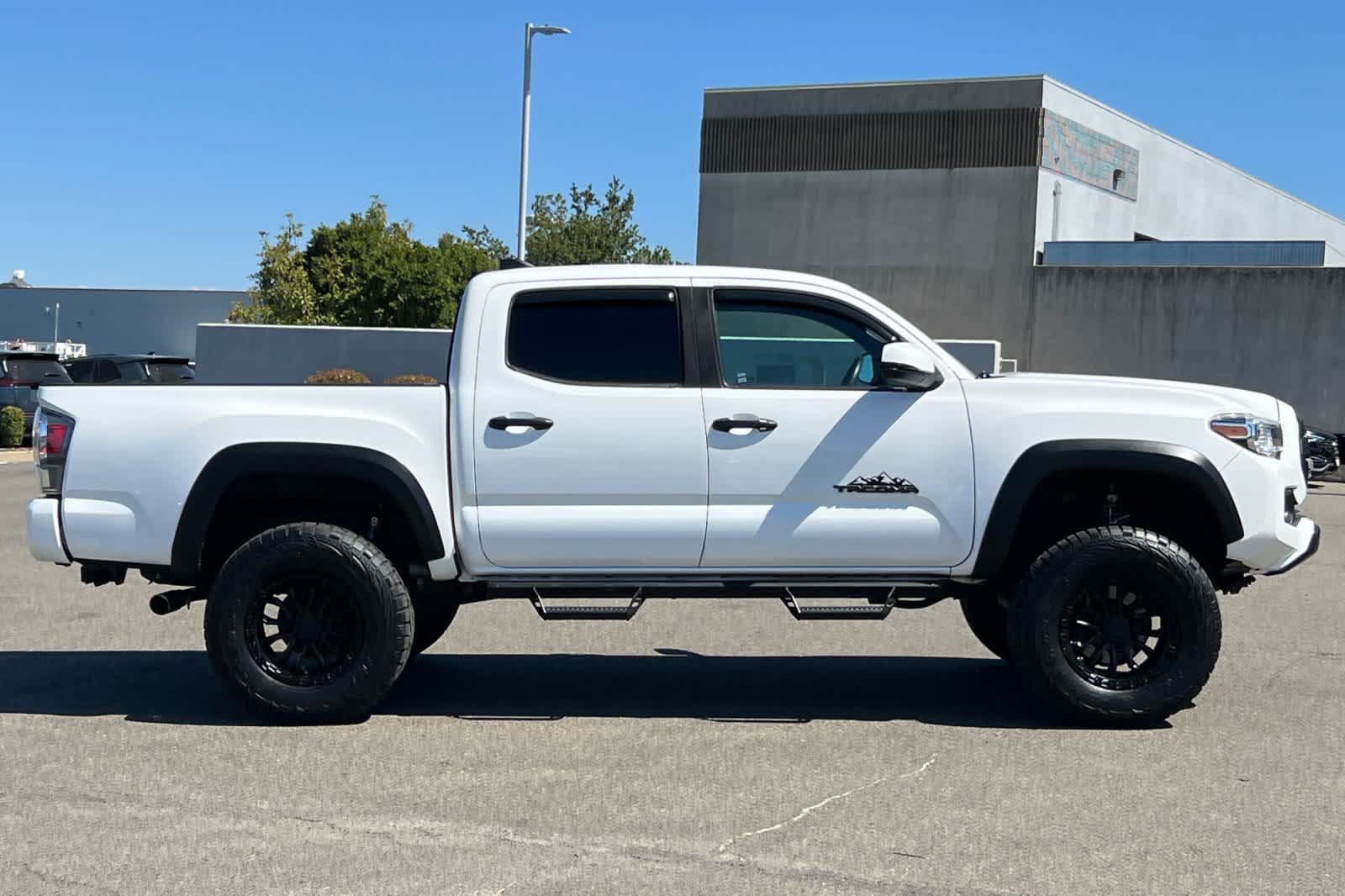 Used 2020 Toyota Tacoma TRD Off-Road w/ Technology Package RWD image 6