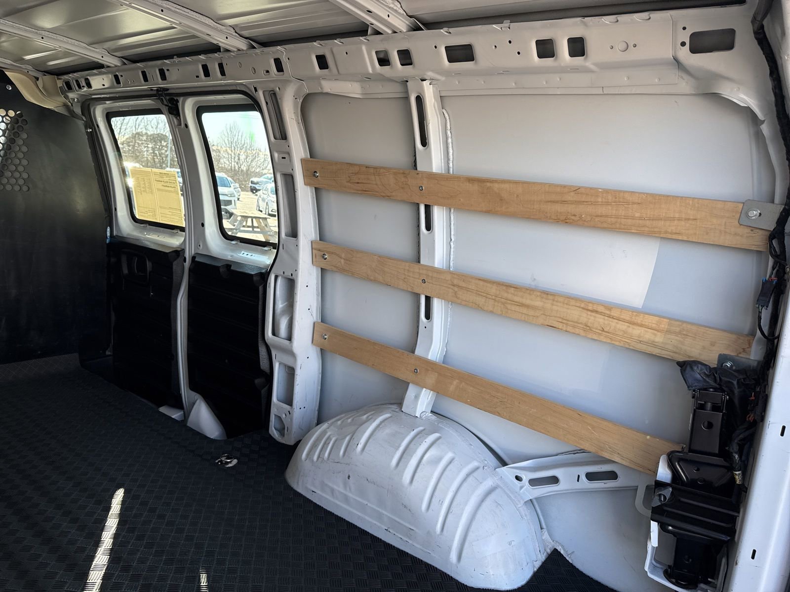 Used 2024 GMC Savana 2500 w/ Driver Convenience Package image 12