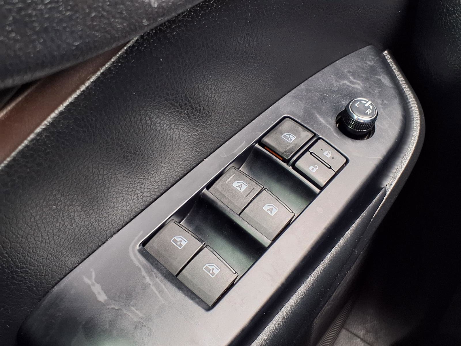 Used 2015 Toyota Highlander Plus FWD image 10