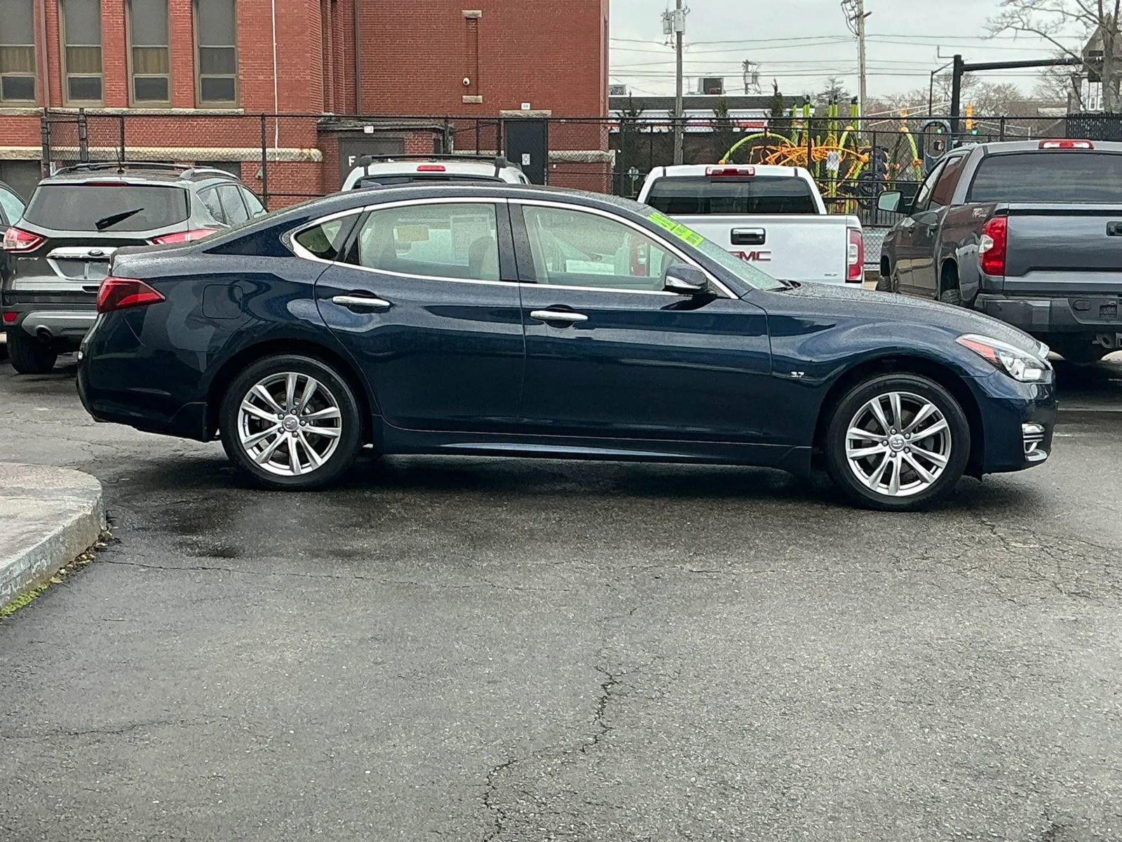 Used 2016 INFINITI Q70 3.7 w/ Technology Package AWD/4WD image 4