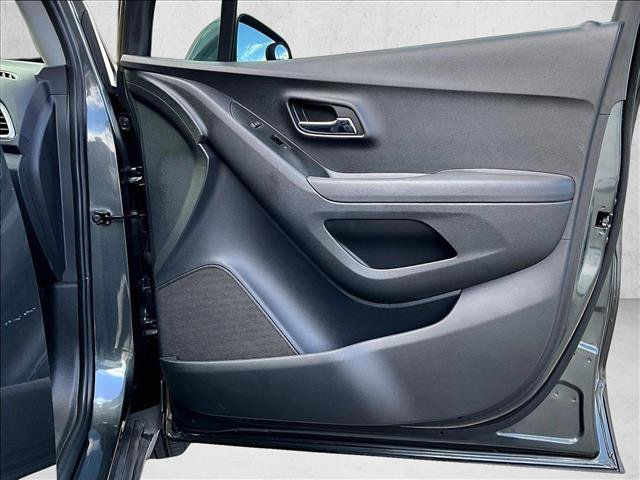 Used 2020 Chevrolet Trax LS FWD image 19
