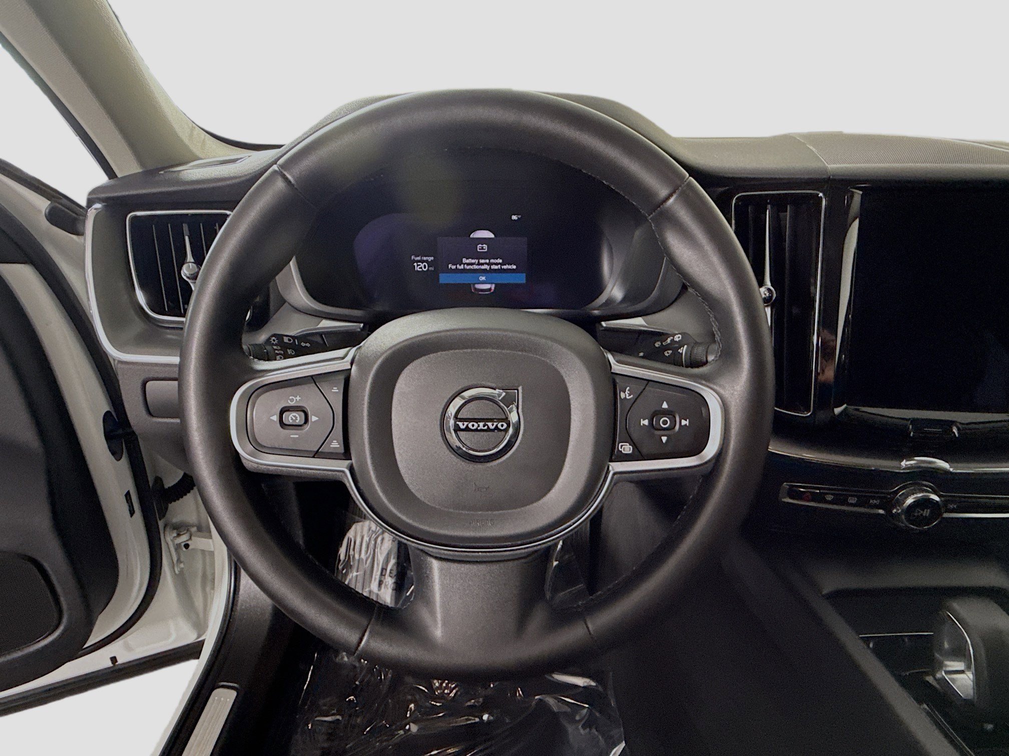 Used 2023 Volvo XC60 B5 Core FWD image 13