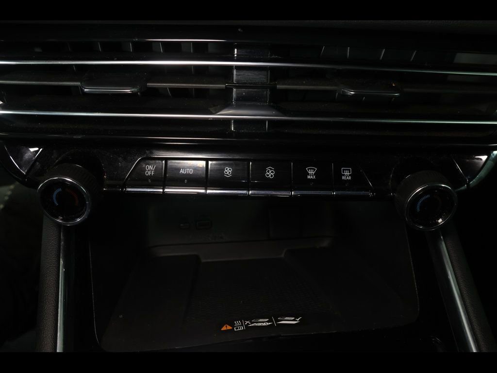 Used 2025 Chevrolet Traverse LT image 29