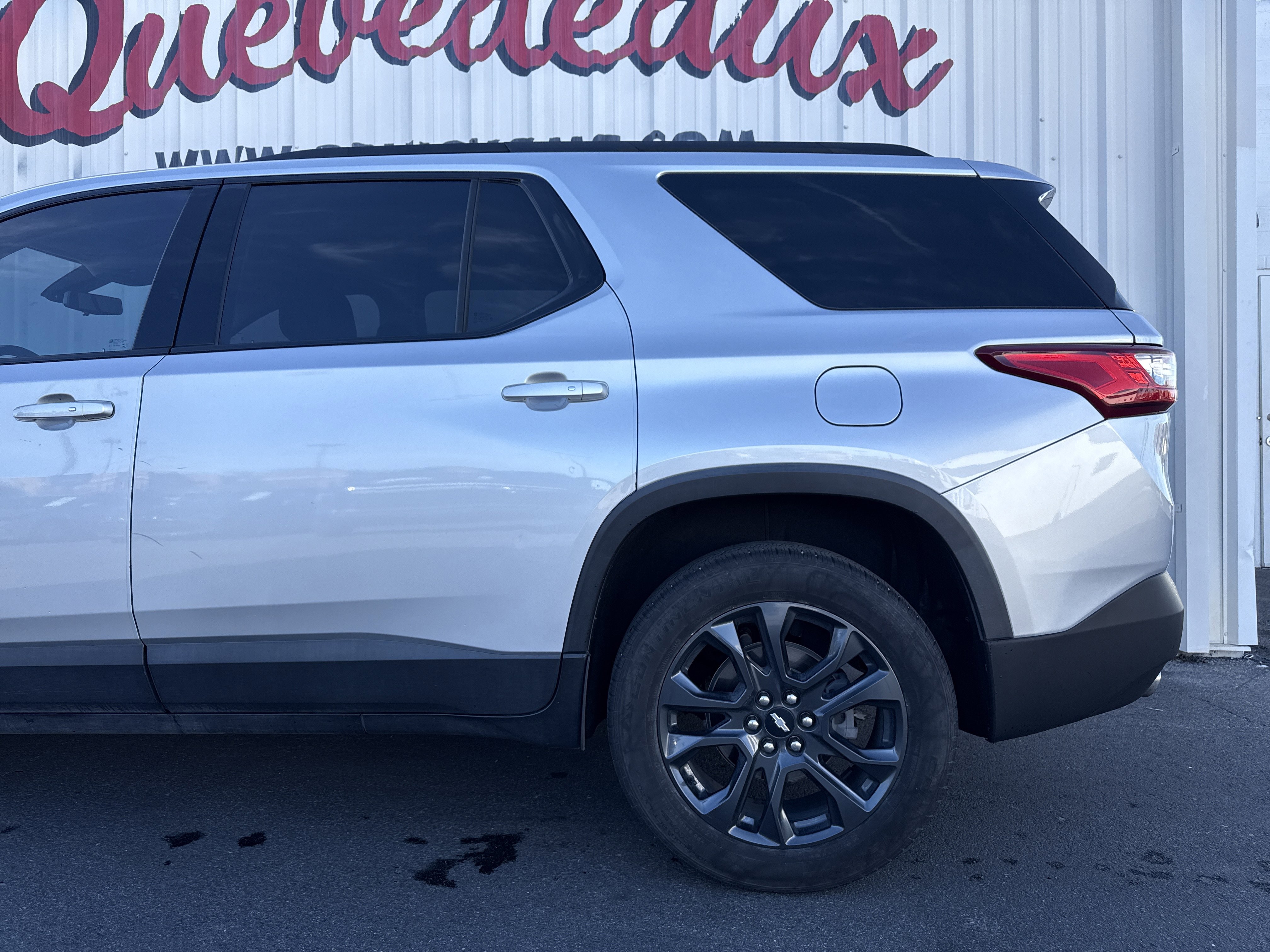 Used 2021 Chevrolet Traverse RS image 2