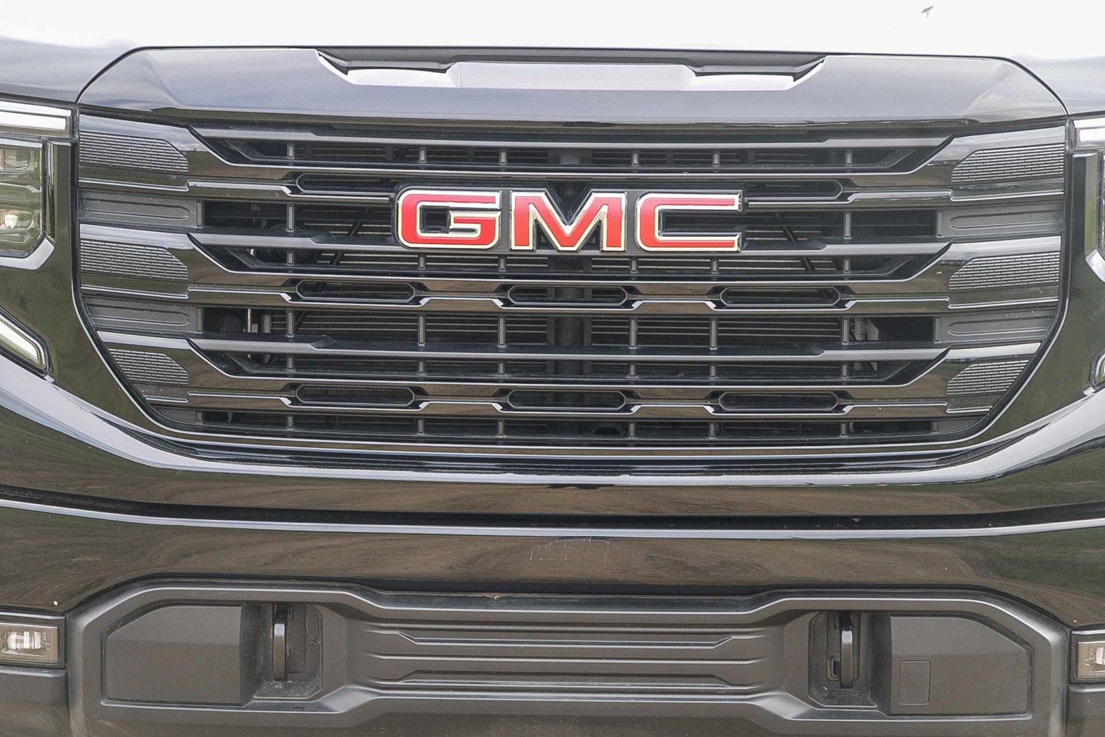 Used 2025 GMC Sierra 1500 Elevation w/ Preferred Package image 7