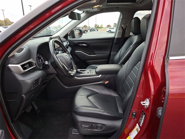 Used 2023 Toyota Highlander XLE image 7