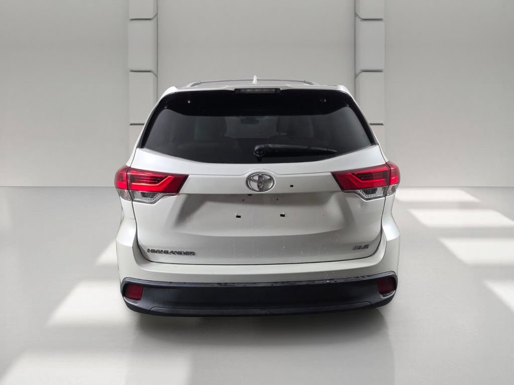 Used 2019 Toyota Highlander XLE FWD image 6