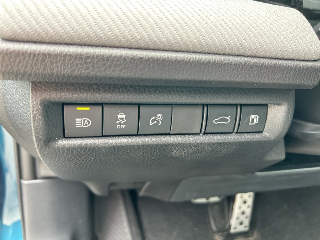 Used 2025 Toyota Camry SE FWD image 14