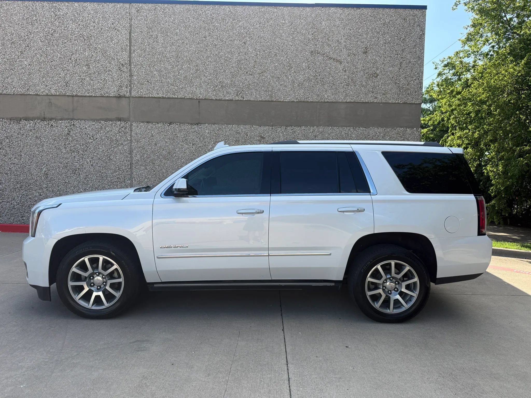 Used 2017 GMC Yukon Denali w/ Open Road Package AWD/4WD image 3