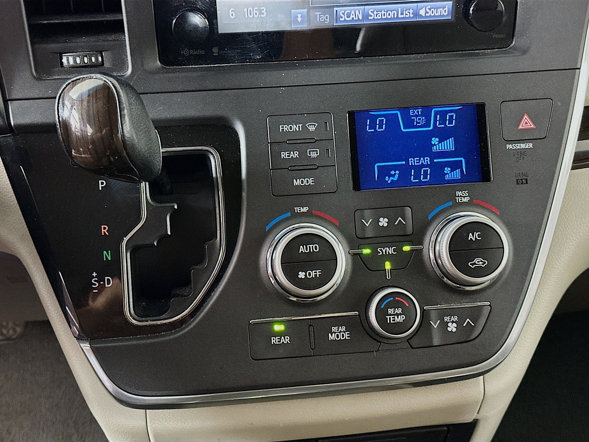 Used 2015 Toyota Sienna XLE FWD image 23