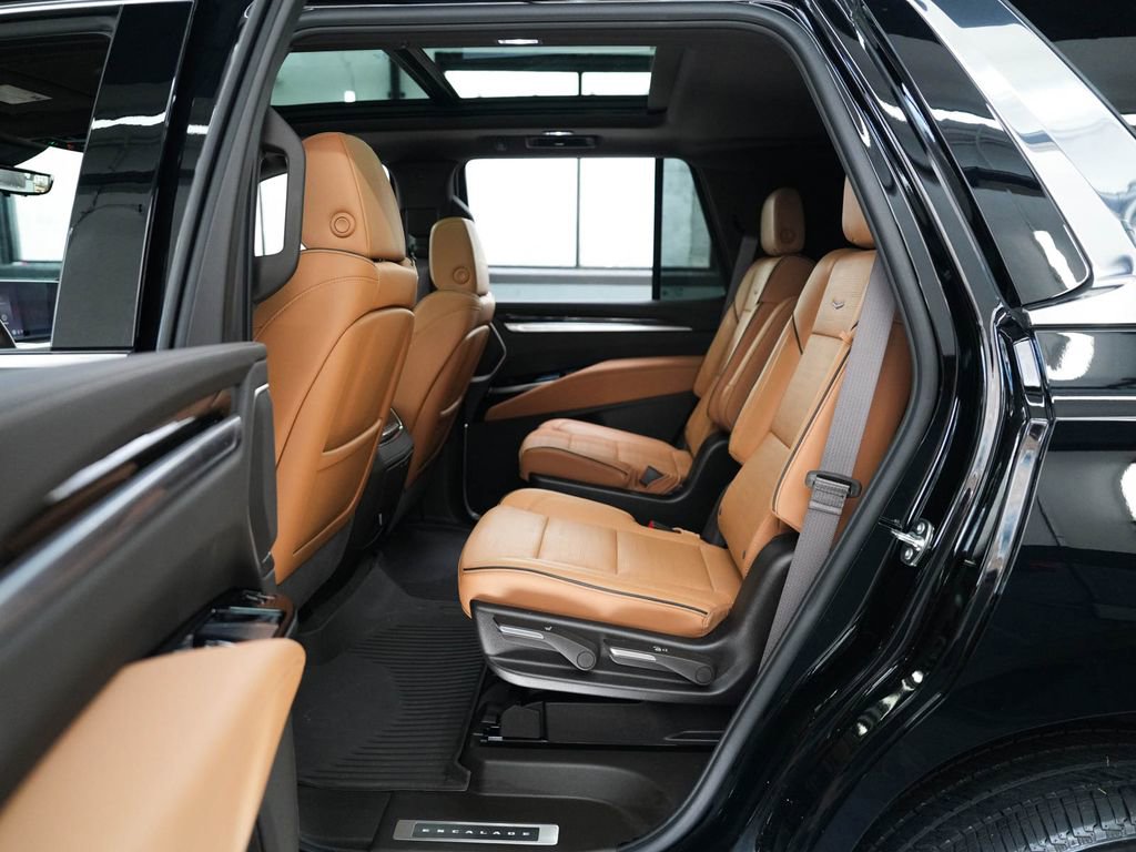 Used 2025 Cadillac Escalade Premium Luxury w/ LPO, Floor Liner Package AWD/4WD image 29