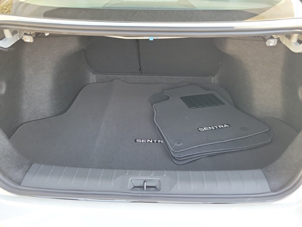 New 2027 Nissan Sentra SR w/ Floor Mat Package FWD image 15