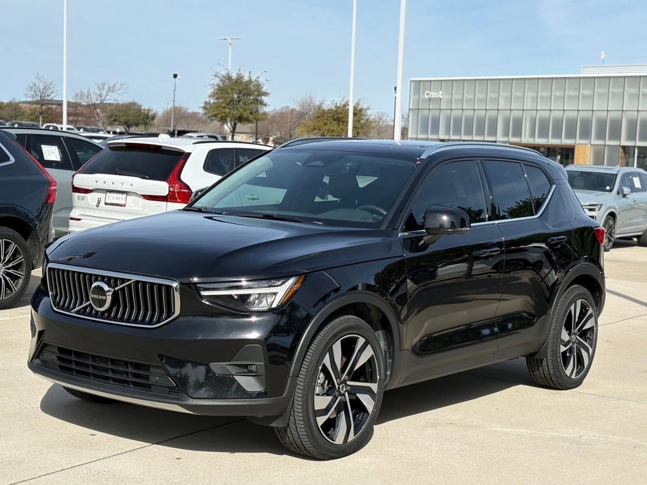 Certified 2023 Volvo XC40 B5 Ultimate w/ Protection Package Premier image 3