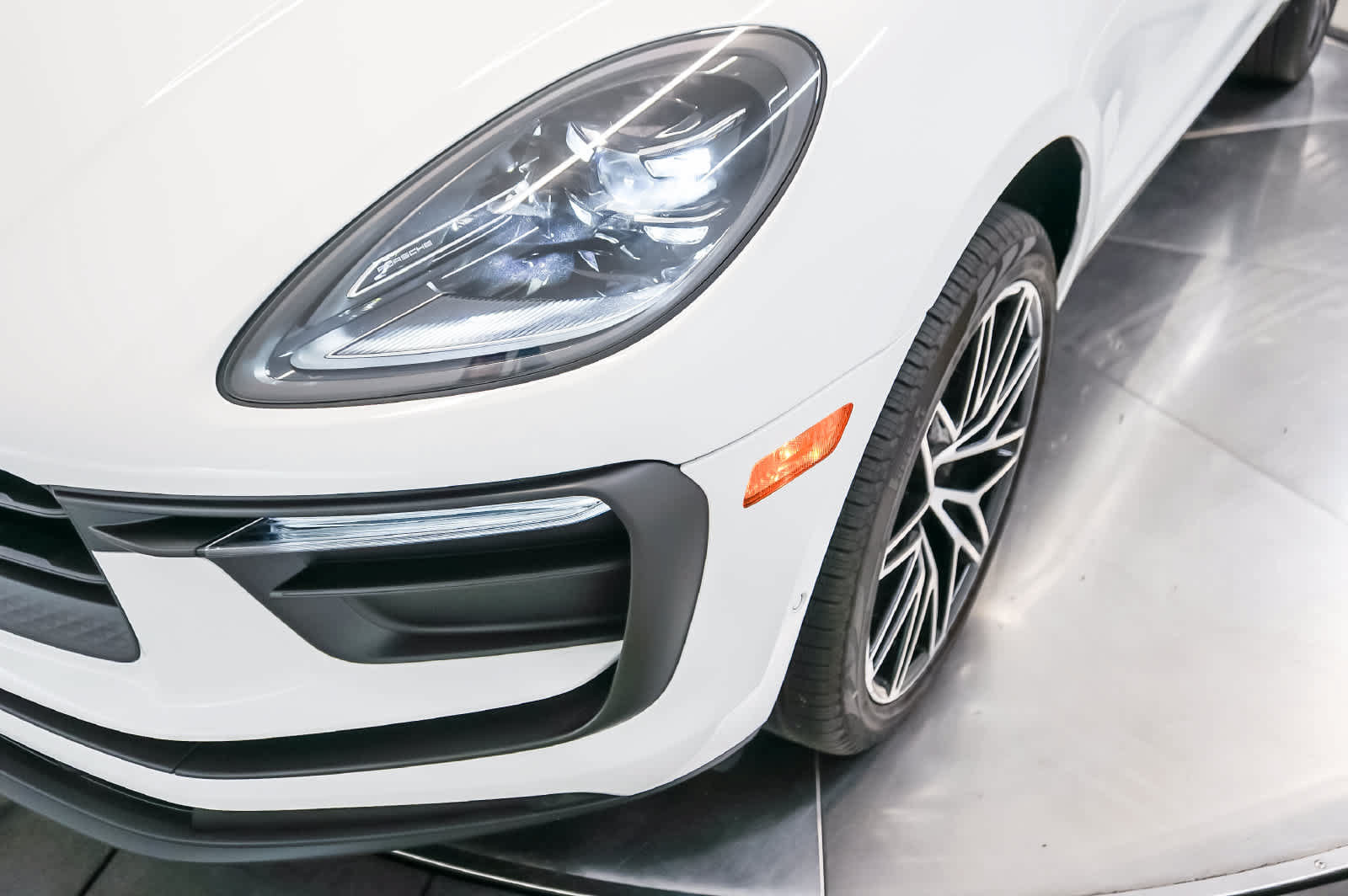 Certified 2026 Porsche Macan AWD/4WD image 16