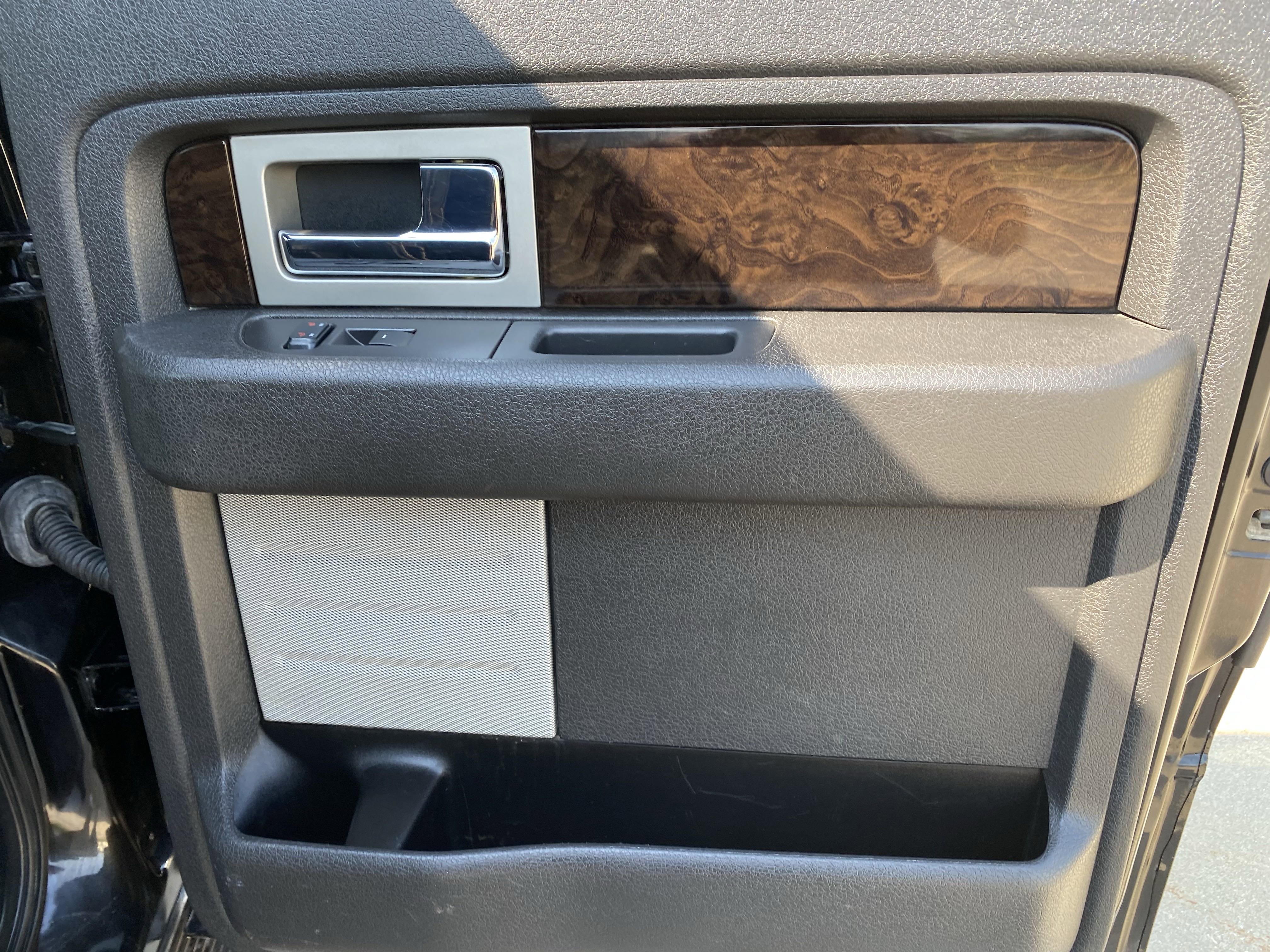 Used 2014 Ford F150 Platinum image 10